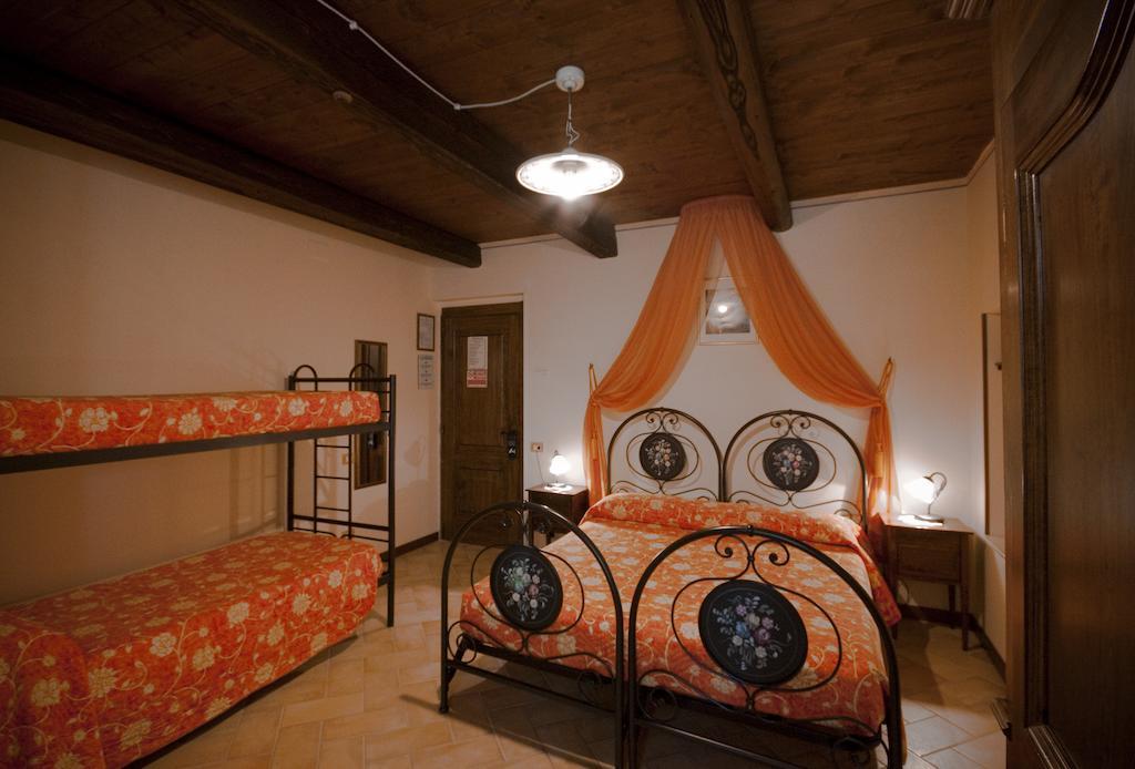 Agriturismo Vecchio Gelso Ortezzano Pokój zdjęcie